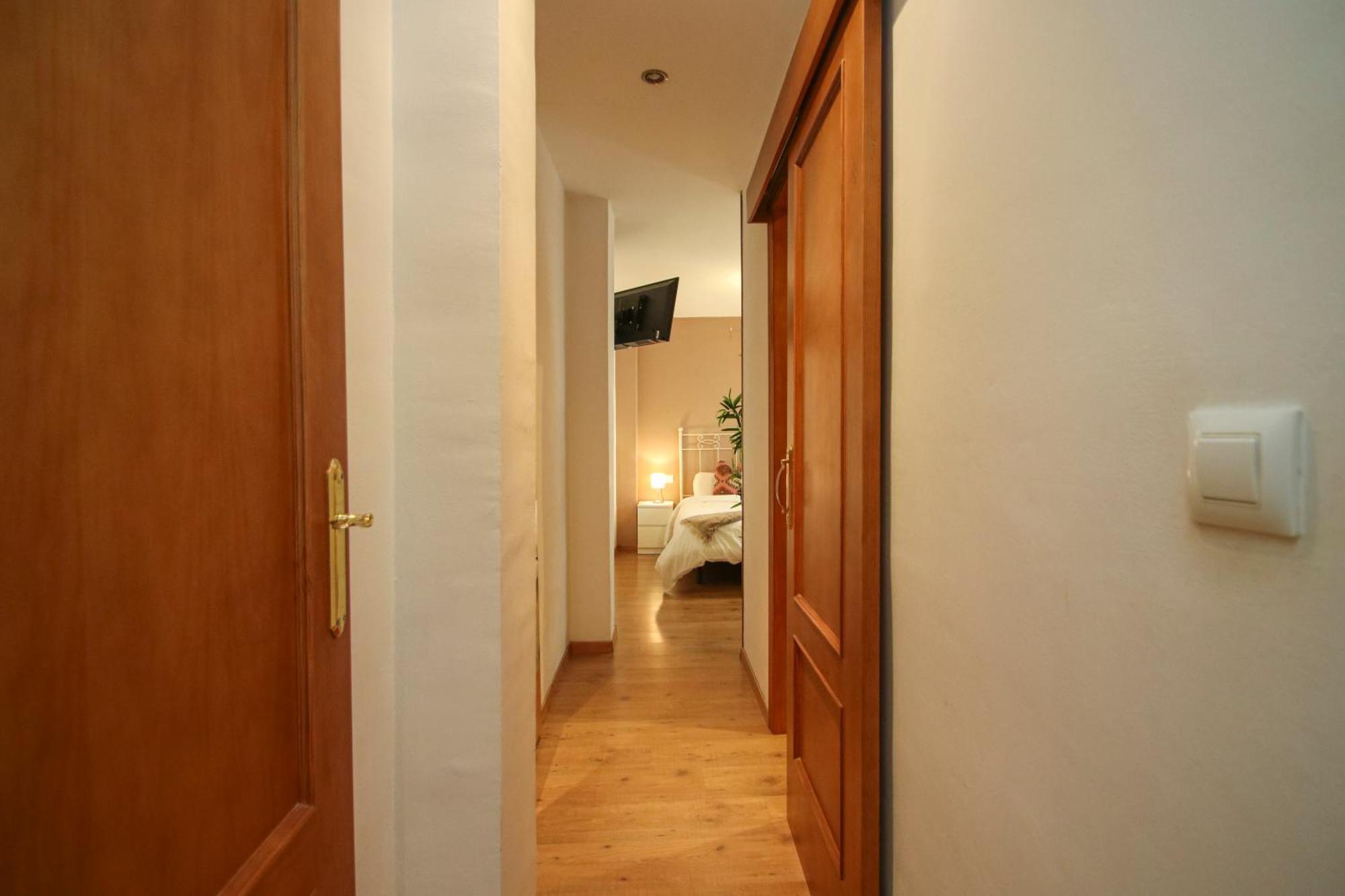 Spacious 2 Bedroom Apt In The Heart Of Triana セビリア エクステリア 写真