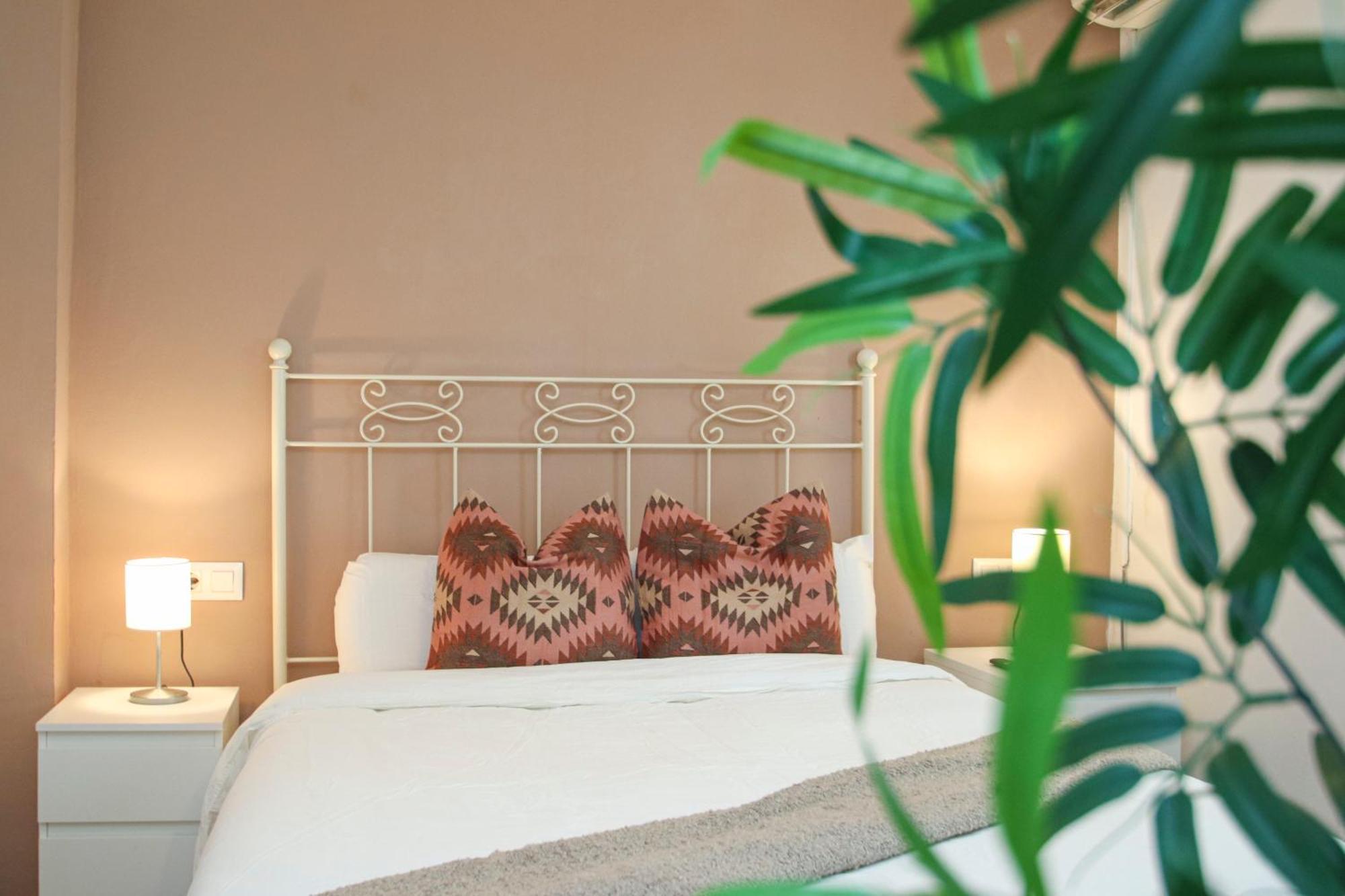 Spacious 2 Bedroom Apt In The Heart Of Triana セビリア エクステリア 写真