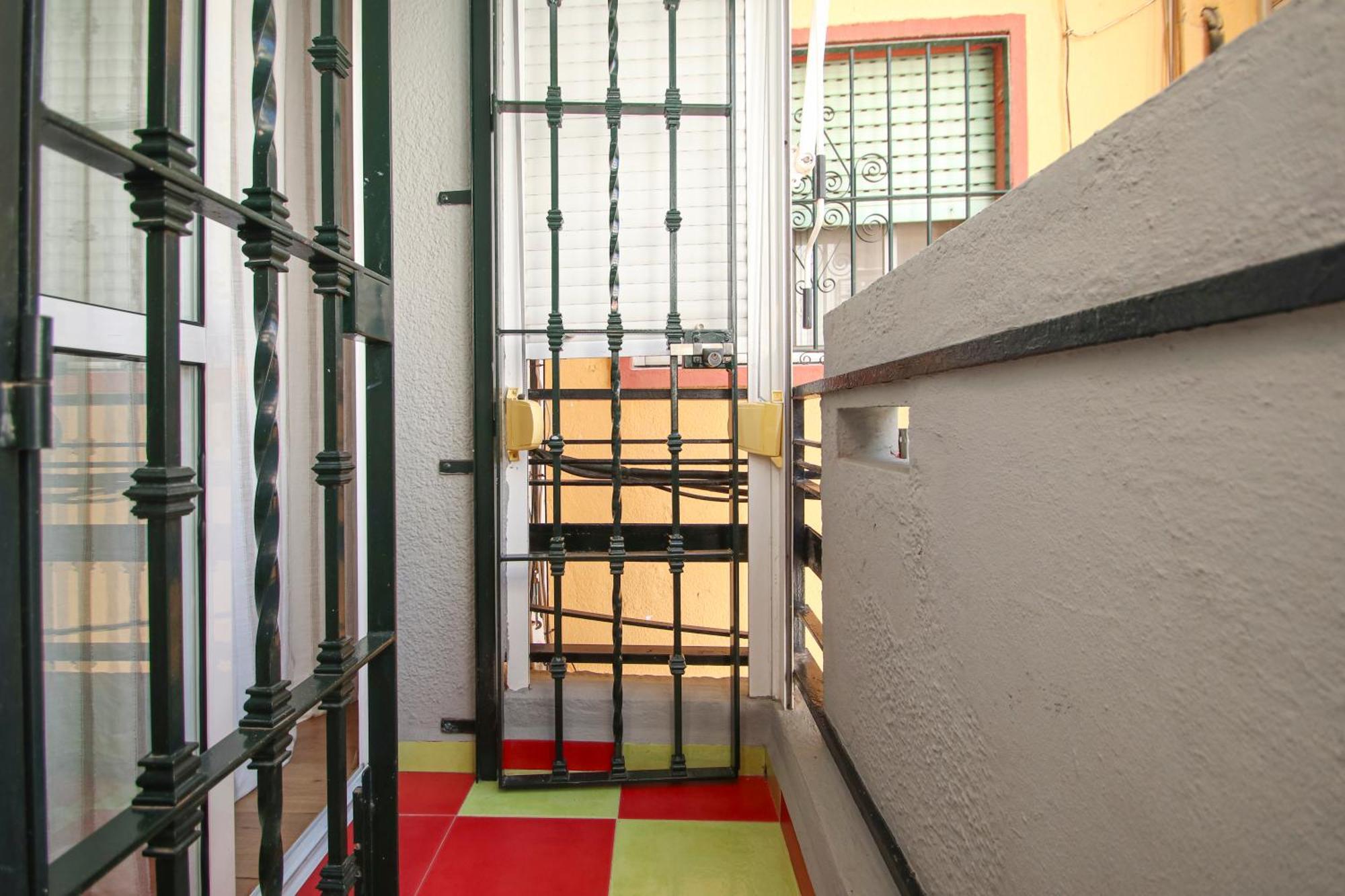 Spacious 2 Bedroom Apt In The Heart Of Triana セビリア エクステリア 写真