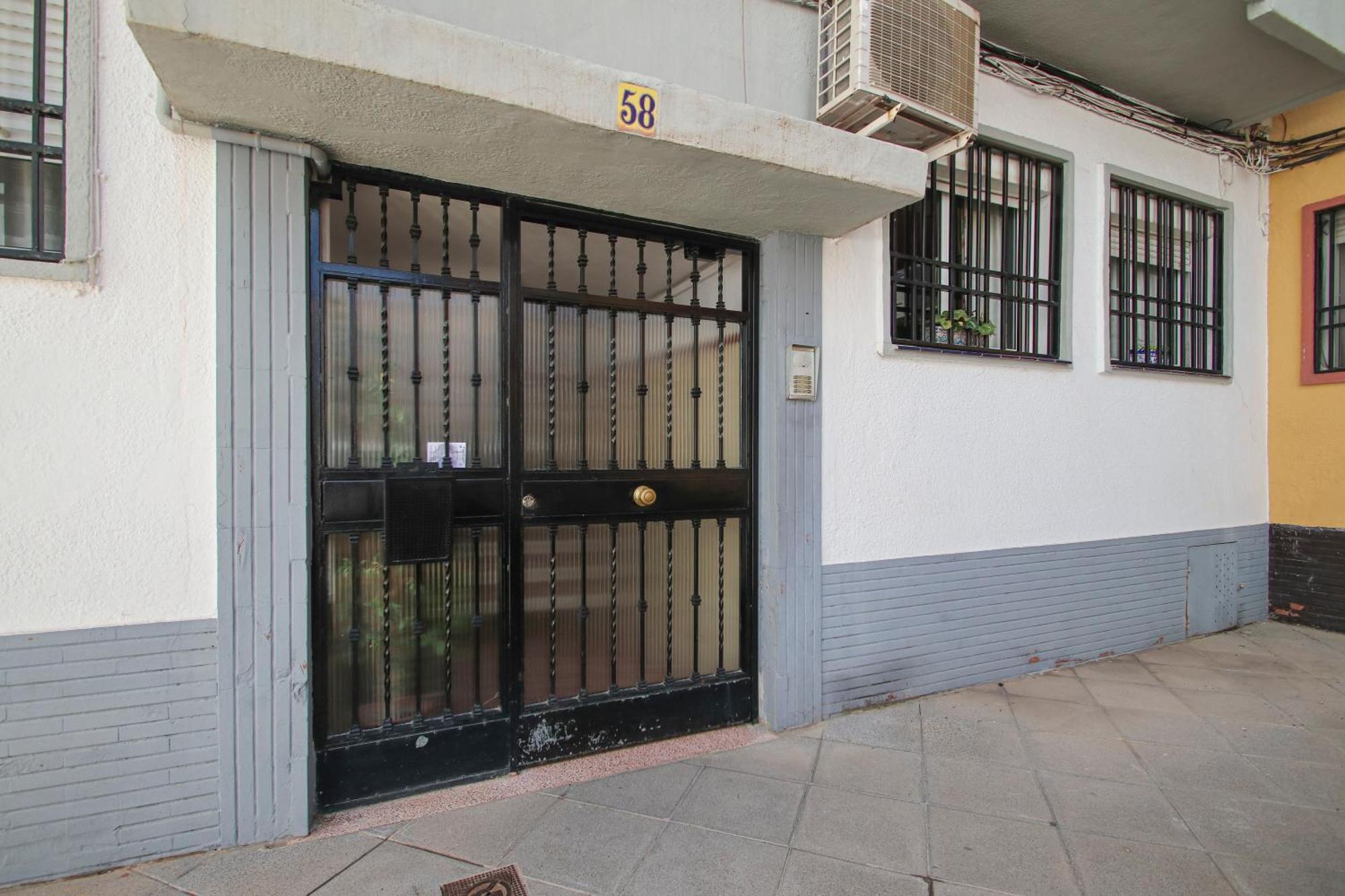 Spacious 2 Bedroom Apt In The Heart Of Triana セビリア エクステリア 写真